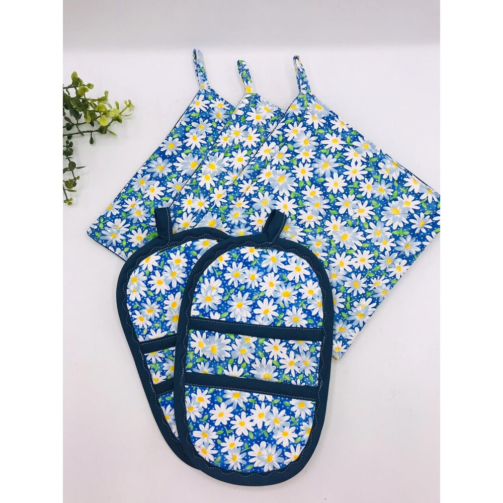 5 Piece Set: 2 Finger Hotpads and 3 Square Potholders, Blue Daisy Print